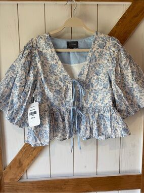 Women’s Cream & Blue Floral Tie-Front Peplum Top
